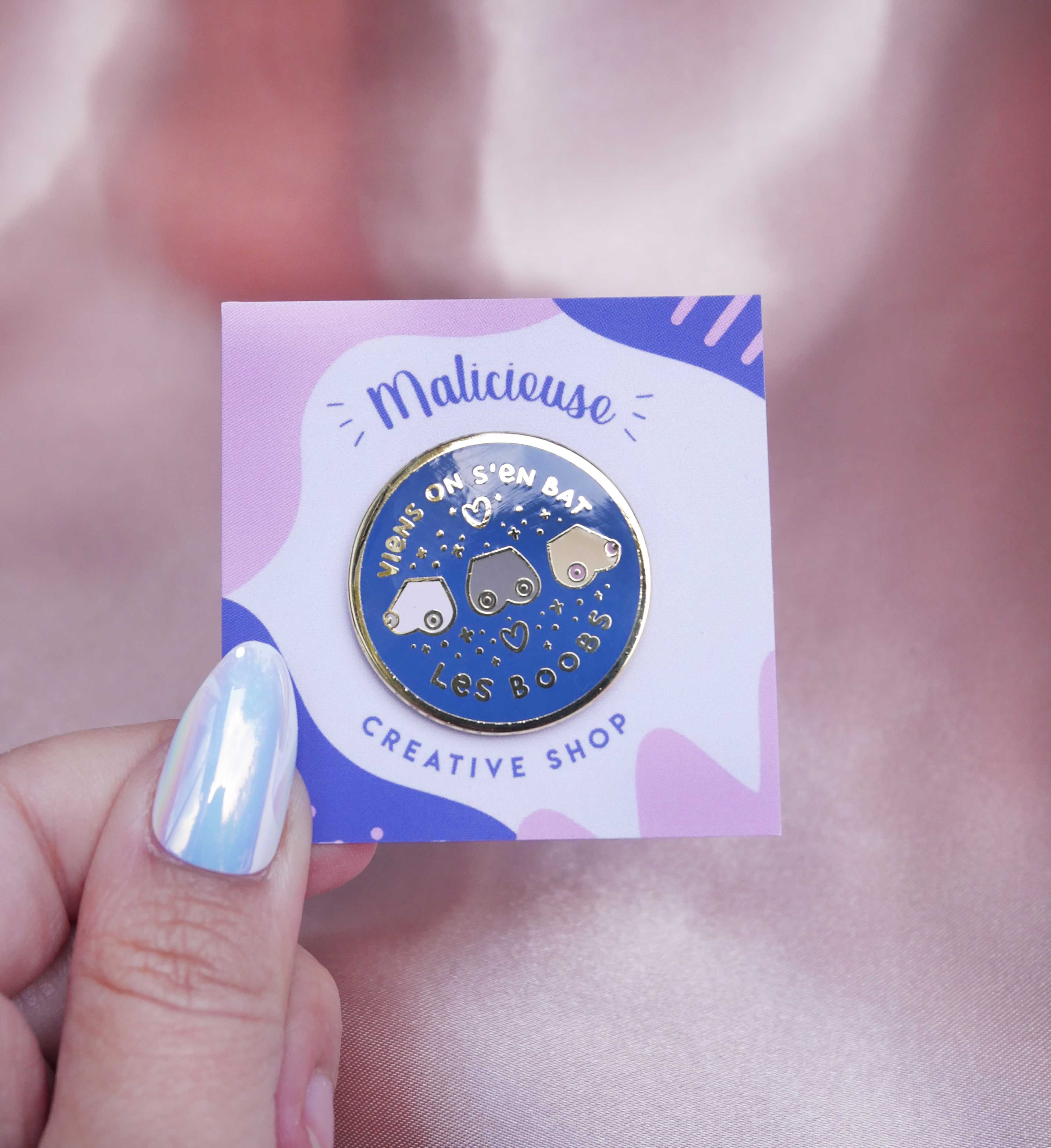 Pin's - "Viens on s'en bat les Boob"